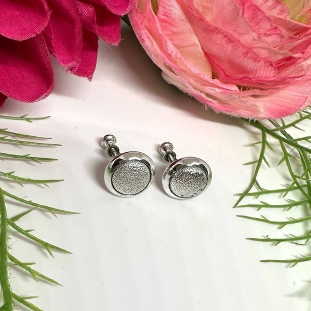 VINTAGE⚜️Silver Brushed Round Clip Earrings